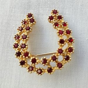 Horseshoe Gold Tone Ruby Rhinestone Brooch